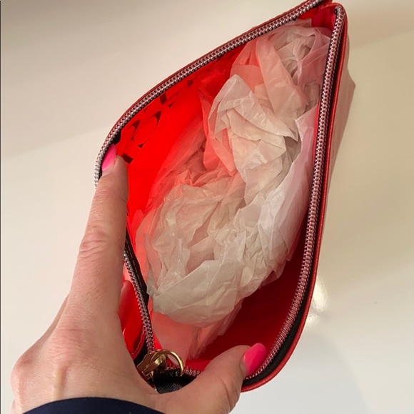 Victoria’s Secret Red Signature Wristlet Bag - Picture 3 of 4